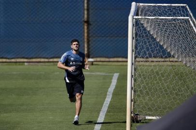 PORTO ALEGRE, RS, BRASIL, 28/02/2020: Kannemann corre no entorno do gramado durante treino do Grêmio. (FOTOGRAFO: MATEUS BRUXEL / AGENCIA RBS)<!-- NICAID(14434616) -->