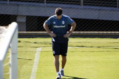 PORTO ALEGRE, RS, BRASIL, 28/02/2020: Kannemann corre no entorno do gramado durante treino do Grêmio. (FOTOGRAFO: MATEUS BRUXEL / AGENCIA RBS)<!-- NICAID(14434612) -->