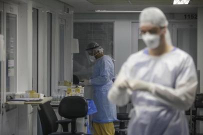  PORTO ALEGRE, RS, BRASIL - 2020.05.20 - A entrada de UTI do Conceição, com leitos ocupados por pacientes com covid-19 e também de casos suspeitos. (FOTO: ANDRÉ ÁVILA/ Agência RBS)Indexador: Andre Avila