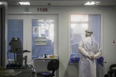  PORTO ALEGRE, RS, BRASIL - 2020.05.20 - A entrada de UTI do Conceição, com leitos ocupados por pacientes com covid-19 e também de casos suspeitos. (FOTO: ANDRÉ ÁVILA/ Agência RBS)Indexador: Andre Avila