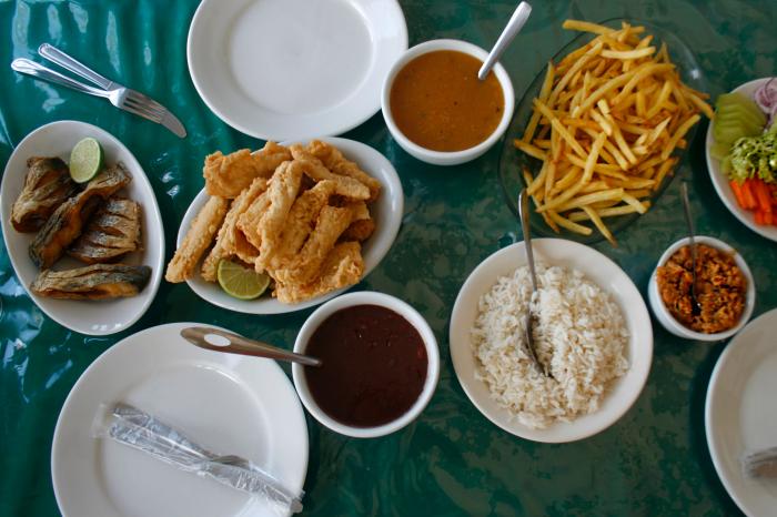 ACREDITE, ESSE LUGAR É UM RESTAURANTE COM COMIDA À VONTADE