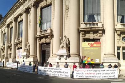 Manifestação em frente ao Palácio Piratini contra a extinção da Ceitec <!-- NICAID(14524080) -->