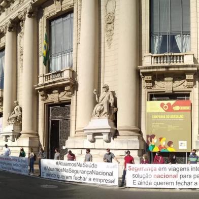 Manifestação em frente ao Palácio Piratini contra a extinção da Ceitec <!-- NICAID(14524080) -->