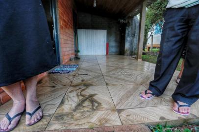  PLANALTO, RS, BRASIL - Reprodução simulada dos fatos, conhecida como reconstituição, será nesta quinta-feira, na cidade do norte do RS. Mãe do menino Rafael Mateus Winques, 11 anos, Alexandra Dougokenski, 33 anos, está presa desde que confessou a morte da criança - ela participará dos trabalhos do IGP e da Polícia Civil. (Foto: Lauro Alves/Agencia RBS)<!-- NICAID(14524913) -->