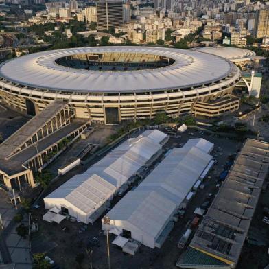 Hospital de campanha no MaracanÃ£Rio de Janeiro (RJ), 18/04/2020 - Hospital-Rio - O Maracanã é o local do maior hospital de campanha sendo construído no Rio de Janeiro para tratar pacientes do novo coronavírus construído no local no espaço onde ficava o estádio de Atletismo Célio de Barros, no Complexo do Maracanã, na Zona Norte do Rio, neste sábado. (Foto: André Fabiano/Código 19/Folhapress)Local: Rio de Janeiro ;Rio de Janeiro ;Brasil<!-- NICAID(14524357) -->