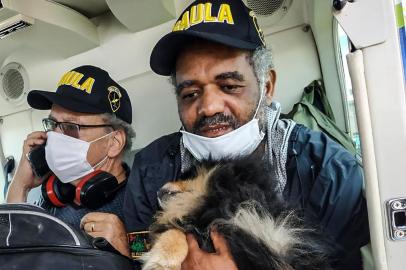 Handout photo released by the Colombian National Army press office of Swiss Daniel Max Guggenheim (L) and Brazilian Jose Ivan Albuquerque (R) -who had been kidnapped three months ago by alleged dissidents of the FARC guerrilla alongside their dogs- on a Colombian army helicopter after their release, in Bogota, on June 18, 2020. - Guggenheim and Albuquerque, allegedly kidnapped by the Columna Movil Dagoberto Ramos, were rescued during a military operation in Cauca department, one of the areas which is most hardly hit by drug-related violence in Colombia. (Photo by - / Colombian National Army / AFP) / RESTRICTED TO EDITORIAL USE - MANDATORY CREDIT AFP PHOTO / COLOMBIAN NATIONAL ARMY - NO MARKETING NO ADVERTISING CAMPAIGNS - DISTRIBUTED AS A SERVICE TO CLIENTS<!-- NICAID(14526124) -->