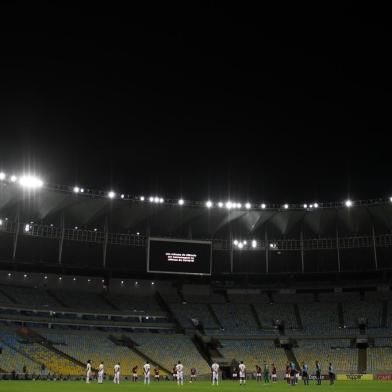  General view as players warm up before a Carioca Championship 2020 football match between Flamengo and Bangu at the Maracana stadium, in Rio de Janeiro, Brazil, on June 18, 2020, which is played behind closed doors as the city gradually eases its social distancing measures aimed at curbing the spread of the COVID-19 coronavirus. (Photo by MAURO PIMENTEL / AFP)Editoria: HTHLocal: Rio de JaneiroIndexador: MAURO PIMENTELSecao: soccerFonte: AFPFotógrafo: STF