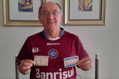 Torcedor e ex-diretor-social Sérgio Luiz Boff, que faz aniversário em 21 de junho, no mesmo dia da conquista do Campeonato Gaúcho pelo Caxias, em 21 de junho de 2000.<!-- NICAID(14527088) -->