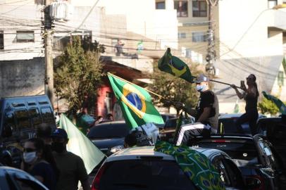  CAXIAS DO SUL, RS, BRASIL (21/06/2020)Carreata pro Bolsonaro em caxias do Sul. (Antonio Valiente/Agência RBS)<!-- NICAID(14527453) -->