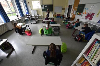 Students sit in a classroom at a primary school in Eichenau, southern Germany, on June 16, 2020 amid the novel coronavirus COVID-19 pandemic. - The pupils sit at a distance from each other and attend school in smaller classes until the summer holidays due to the pandemic. (Photo by Christof STACHE / AFP)<!-- NICAID(14527419) -->