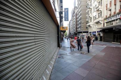  PORTO ALEGRE, RS, BRASIL - 2020.02.25 - Crise econômica. Impacto do Coronavírus é visto com comércio fechado, poucas pessoas na rua e consumo reduzido. (Foto: André Ávila/Agência RBS)Indexador: Andre Avila<!-- NICAID(14461022) -->