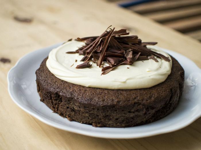 BOLO DE CHOCOLATE FEITO NA PANELA OU FRIGIDEIRA 