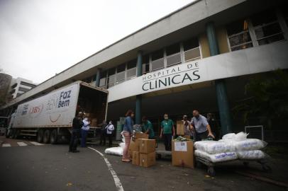  PORTO ALEGRE, RS, BRASIL, 22/06/2020- Entrega de doações da JBS, de EPIs para o Hospital de Clínicas. Foto: Félix Zucco / Agencia RBS<!-- NICAID(14527839) -->