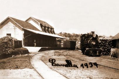  Em 1924, no dia 13 de agosto, a estação foi inaugurada no povoado de Campestre Canella, chamada à época de Ramal Férreo de Taquara e Canella. Foto de 1934.<!-- NICAID(14528895) -->