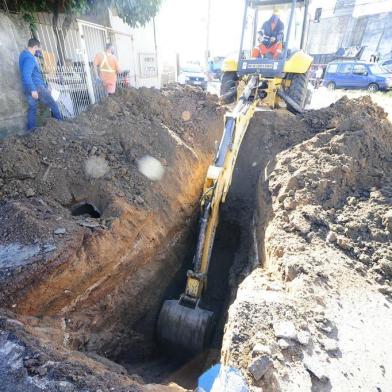  PORTO ALEGRE, RS, BRASIL - Prefeitura da Capital faz escavações nas imediações do Presídio Central de Porto Alegre atrás de possível novo túnel. (Foto: Ronaldo Bernardi/Agencia RBS)<!-- NICAID(14530036) -->