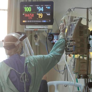  PORTO ALEGRE, RS, BRASIL - 17.06.2020 -  Unidade de Tratamento Intensivo (UTI) do Hospital Ernesto Dornelles, na Capital. (Foto: Jefferson Botega/Agencia RBS)Indexador: Jefferson Botega<!-- NICAID(14525093) -->