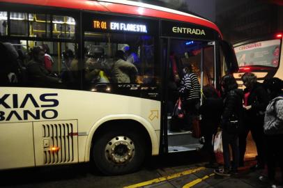  CAXIAS DO SUL, RS, BRASIL, 09/06/2020. Movimento nos ônibus de transporte coletivo (Visate), no centro de Caxias do Sul. Não havia superlotação. (Porthus Junior/Agência RBS)<!-- NICAID(14518830) -->