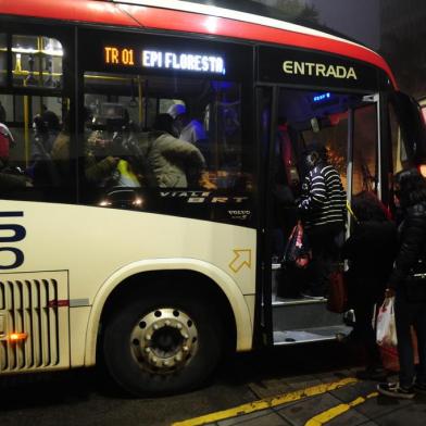  CAXIAS DO SUL, RS, BRASIL, 09/06/2020. Movimento nos ônibus de transporte coletivo (Visate), no centro de Caxias do Sul. Não havia superlotação. (Porthus Junior/Agência RBS)<!-- NICAID(14518830) -->