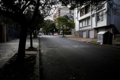 PORTO ALEGRE, RS, BRASIL, 23-06-2020: Rua Barão do Cotegipe, no bairro São João. Grupo de 30 entidades que combate o racismo lança manifesto em Porto Alegre para, entre outras ações, mudar o nome dessa via, que homenageia um dos maiores entusiastas da escravidão brasileira. (Foto: Mateus Bruxel / Agencia RBS)Indexador: Mateus Bruxel<!-- NICAID(14528833) -->