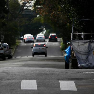 PORTO ALEGRE, RS, BRASIL, 23-06-2020: Rua Barão do Cotegipe, no bairro São João. Grupo de 30 entidades que combate o racismo lança manifesto em Porto Alegre para, entre outras ações, mudar o nome dessa via, que homenageia um dos maiores entusiastas da escravidão brasileira. (Foto: Mateus Bruxel / Agencia RBS)Indexador: Mateus Bruxel<!-- NICAID(14528829) -->