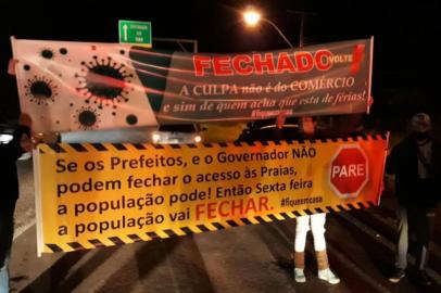 Moradores de Osório fizeram um protesto no início da noite desta sexta-feira sobre o risco de aumento da população nas praias durante o final de semana devido ao risco de contágio por coronavírus. O ato foi realizado na RS-030, próximo ao acesso à Estrada do Mar.<!-- NICAID(14532635) -->