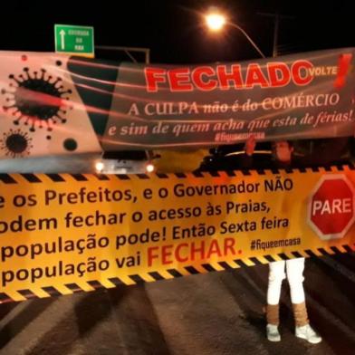 Moradores de Osório fizeram um protesto no início da noite desta sexta-feira sobre o risco de aumento da população nas praias durante o final de semana devido ao risco de contágio por coronavírus. O ato foi realizado na RS-030, próximo ao acesso à Estrada do Mar.<!-- NICAID(14532635) -->