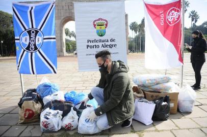  PORTO ALEGRE,RS,BRASIL.2020,06,27.Grenal da solidariedade para arrecadar doações de roupas, para serem doadas para pessoas carentes.(RONALDO BERNARDI/AGENCIA RBS).<!-- NICAID(14532709) -->