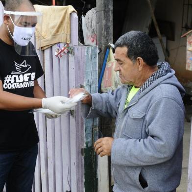  SAPUACAIA DO SUL.2020,06,27.Cufa RS,faz doações de cinco mil máscara em Sapucaia do Sul,no Bairro Colina Verde.Na foto.Ademar Nunes(RONALDO BERNARDI/AGENCIA RBS).<!-- NICAID(14532731) -->