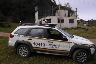  SÃO MARCOS, RS, BRASIL, 27/06/2020 - Polícia investiga homicídio e sequestro no interior de São Marcos. Uma senhora foi morta a tiros, teva a casa incendiada, e uma neta desaparecida. (Marcelo Casagrande/Agência RBS)<!-- NICAID(14532782) -->