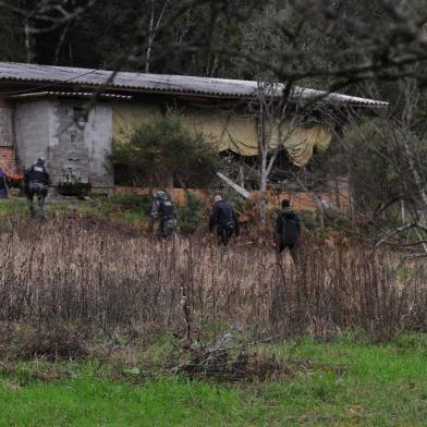  SÃO MARCOS, RS, BRASIL, 27/06/2020 - Polícia investiga homicídio e sequestro no interior de São Marcos. Uma senhora foi morta a tiros, teva a casa incendiada, e uma neta desaparecida. (Marcelo Casagrande/Agência RBS)<!-- NICAID(14532776) -->