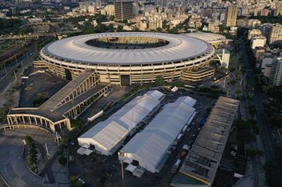 Hospital de campanha no MaracanÃ£Rio de Janeiro (RJ), 18/04/2020 - Hospital-Rio - O Maracanã é o local do maior hospital de campanha sendo construído no Rio de Janeiro para tratar pacientes do novo coronavírus construído no local no espaço onde ficava o estádio de Atletismo Célio de Barros, no Complexo do Maracanã, na Zona Norte do Rio, neste sábado. (Foto: André Fabiano/Código 19/Folhapress)Local: Rio de Janeiro ;Rio de Janeiro ;Brasil<!-- NICAID(14524357) -->