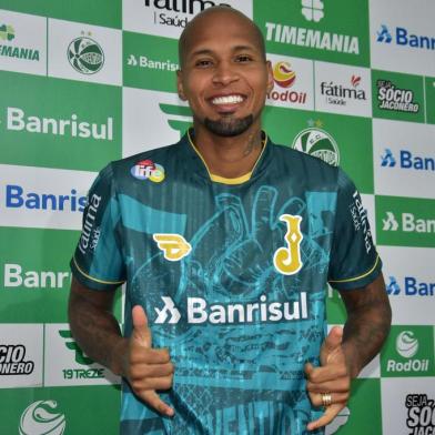 OJuventude anunciou mais um reforço para a temporada. O lateral direito Wellington Silva, 32 anos, foi apresentado nesta segunda-feira (29), no estádio Alfredo Jaconi.<!-- NICAID(14533461) -->