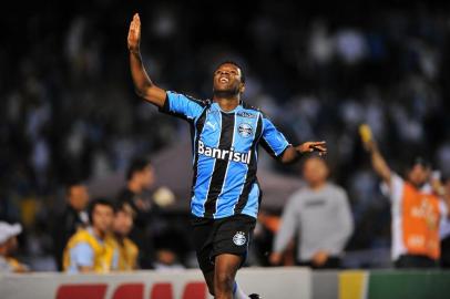  Campeonato Brasileiro 2010,Grêmio x São Paulo no estádio Olímpico.Jogador Diego Clementino faz o quarto gol do Grêmio<!-- NICAID(5649256) -->