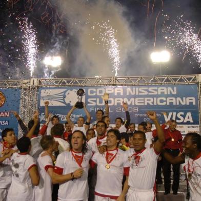 *** JBotega - taça ***Inter x Estudiantes na final da Copa Sul-Americana no estádio Beira Rio. Fonte: BD ZH Fotógrafo: Jefferson Botega