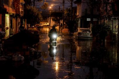  PORTO ALEGRE, RS, BRASIL - 30.06.2020 - Temporal e estragos em Porto Alegre. (Foto: Marco Favero/Agencia RBS)