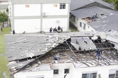  PORTO ALEGRE, RS, BRASIL - 01.07.2020 - Estragos causados pelos ventos do ciclone na Capital. (Foto: Lauro Alves/Agencia RBS)<!-- NICAID(14534879) -->