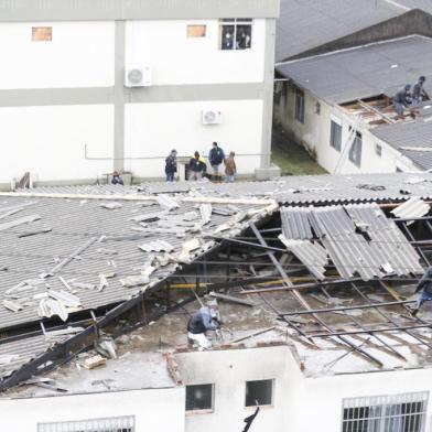  PORTO ALEGRE, RS, BRASIL - 01.07.2020 - Estragos causados pelos ventos do ciclone na Capital. (Foto: Lauro Alves/Agencia RBS)<!-- NICAID(14534879) -->