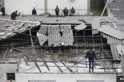  PORTO ALEGRE, RS, BRASIL - 01.07.2020 - Estragos causados pelos ventos do ciclone na Capital. (Foto: Lauro Alves/Agencia RBS)<!-- NICAID(14534885) -->