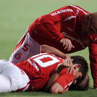 ***  FGOMES JOGO2  ***Copa Sul AmericanaEstádio Camilo Cichero La BomboneraBoca Juniors X InternacionalAlex, Guiñazu e DAlessandro<!-- NICAID(474785) -->