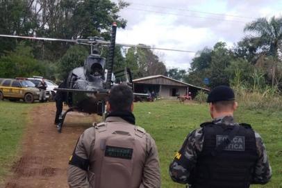  Policiais do 37º Batalhão de Polícia Militar (37º BPM), continuam na busca pelo autor do latrocínio ocorrido na cidade de Ametista do Sul. O crime ocorreu na manhã dessa quinta-feira (02/07), a Brigada Militar, juntamente com a Polícia Civil e o Serviço Aeropolicial (SAER) da Polícia Civil de Santa Catarina realizam buscas pelo autor do crime.<!-- NICAID(14536497) -->