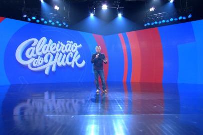 Luciano Huck interage com plateia virtual no estúdio<!-- NICAID(14536829) -->