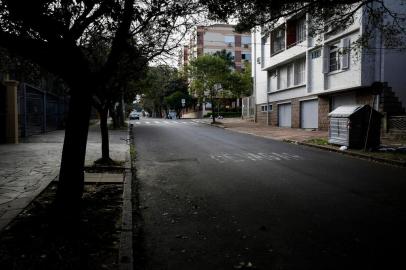 PORTO ALEGRE, RS, BRASIL, 23-06-2020: Rua Barão do Cotegipe, no bairro São João. Grupo de 30 entidades que combate o racismo lança manifesto em Porto Alegre para, entre outras ações, mudar o nome dessa via, que homenageia um dos maiores entusiastas da escravidão brasileira. (Foto: Mateus Bruxel / Agencia RBS)Indexador: Mateus Bruxel<!-- NICAID(14528833) -->