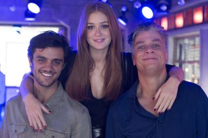 Arthur (Fábio Assunção), Jonatas ( Felipe Simas )  e Eliza ( Marina Ruy Barbosa ) em Totalmente Demais