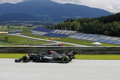 Mercedes British driver Lewis Hamilton steers his car during the second practice session at the Austrian Grand Prix F1 F-1 GP da Austria on July 3, 2020 in Spielberg, Austria. - Seven months after they last competed in earnest, the Formula One circus will push a post-lockdown re-set button to open the 2020 season in Austria on July 5. (Photo by Darko Bandic / various sources / AFP)