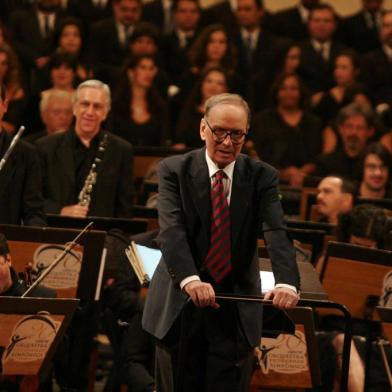 Ennio Morricone regendo a Orquestra Petrobras Sinfônica na abertura do 1¼ Encontro Internacional de Música de Cinema no Rio de Janeiro.#PÁGINA: 08 Fonte: Divulgação Fotógrafo: Rogério Resende<!-- NICAID(1938623) -->