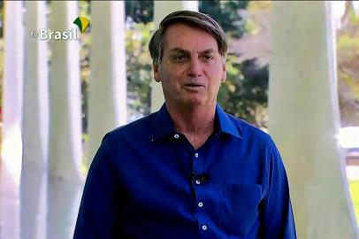  Screen grab of TV Brasil showing Brazilian President Jair Bolsonaro smiles at Planalto Palace in Brasilia on July 7, 2020. - Brazil President Jair Bolsonaro announced on Tuesday he had tested positive for the coronavirus but said he was feeling "perfectly well" and had only mild symptoms. (Photo by - / TV BRASIL / AFP)Editoria: HTHLocal: BrasiliaIndexador: -Secao: diseaseFonte: TV BRASILFotógrafo: Handout<!-- NICAID(14539632) -->