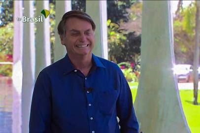  Screen grab of TV Brasil showing Brazilian President Jair Bolsonaro smiles at Planalto Palace in Brasilia on July 7, 2020. - Brazil President Jair Bolsonaro announced on Tuesday he had tested positive for the coronavirus but said he was feeling perfectly well and had only mild symptoms. (Photo by - / TV BRASIL / AFP)Editoria: HTHLocal: BrasiliaIndexador: -Secao: diseaseFonte: TV BRASILFotógrafo: Handout<!-- NICAID(14539631) -->