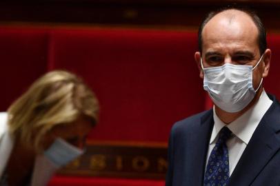 French Prime Minister Jean Castex (R) wearing a face mask attends a session of questions to the Government at the French National Assembly in Paris on July 8, 2020. (Photo by Christophe ARCHAMBAULT / AFP)<!-- NICAID(14540233) -->