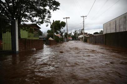  LAJEADO, RS, BRASIL - 08.07.2020 - Rio Taquari sobe muito após chuvas e causa alagamentos em várias casas do bairro Hidráulica. (Foto: Jefferson Botega/Agencia RBS)Indexador: Jefferson Botega<!-- NICAID(14540923) -->