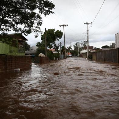  LAJEADO, RS, BRASIL - 08.07.2020 - Rio Taquari sobe muito após chuvas e causa alagamentos em várias casas do bairro Hidráulica. (Foto: Jefferson Botega/Agencia RBS)Indexador: Jefferson Botega<!-- NICAID(14540923) -->